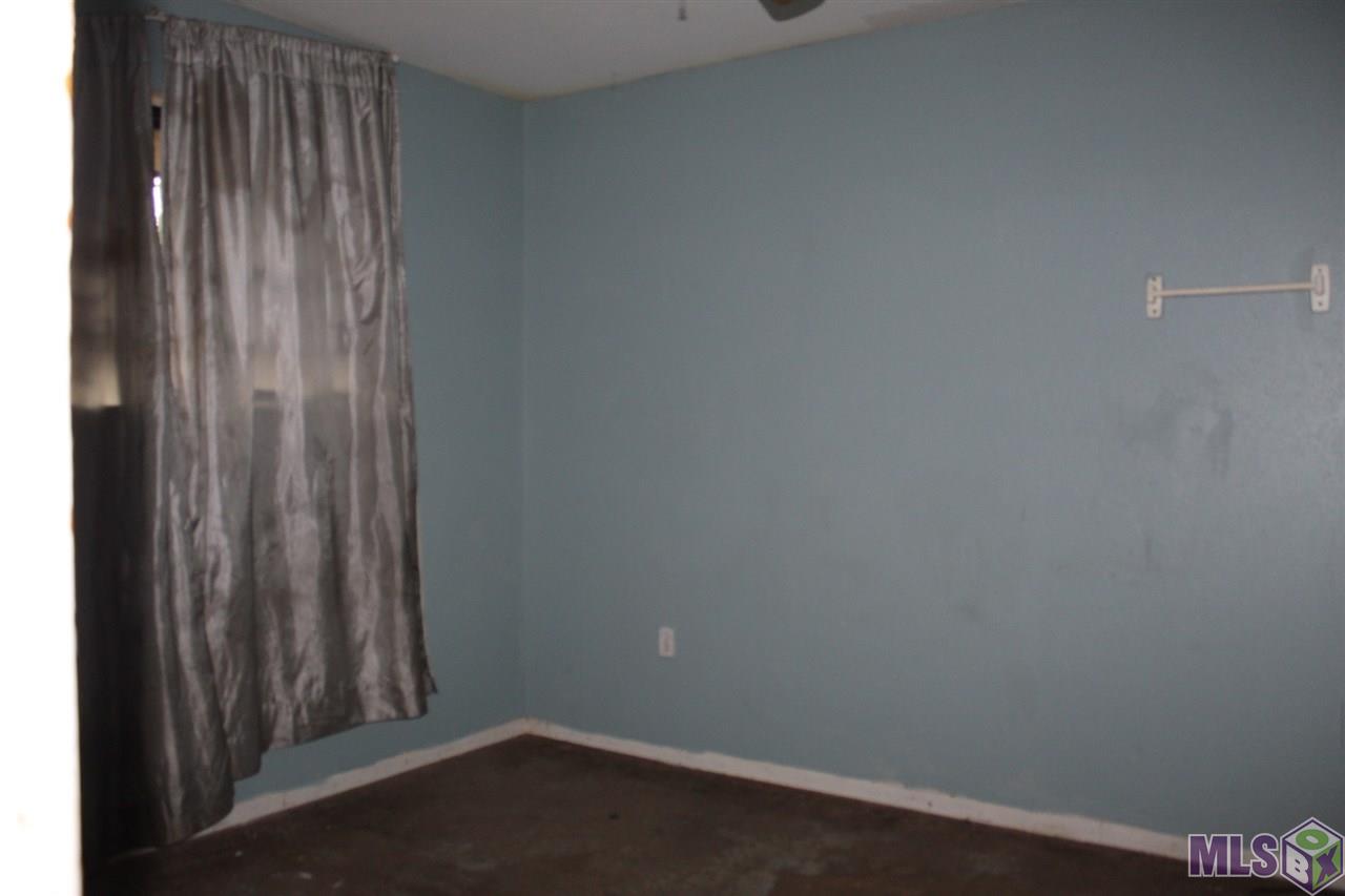 5359 Brownfields Drive Baton Rouge, LA 70811 - Photo 11 of 16 Master bedroom