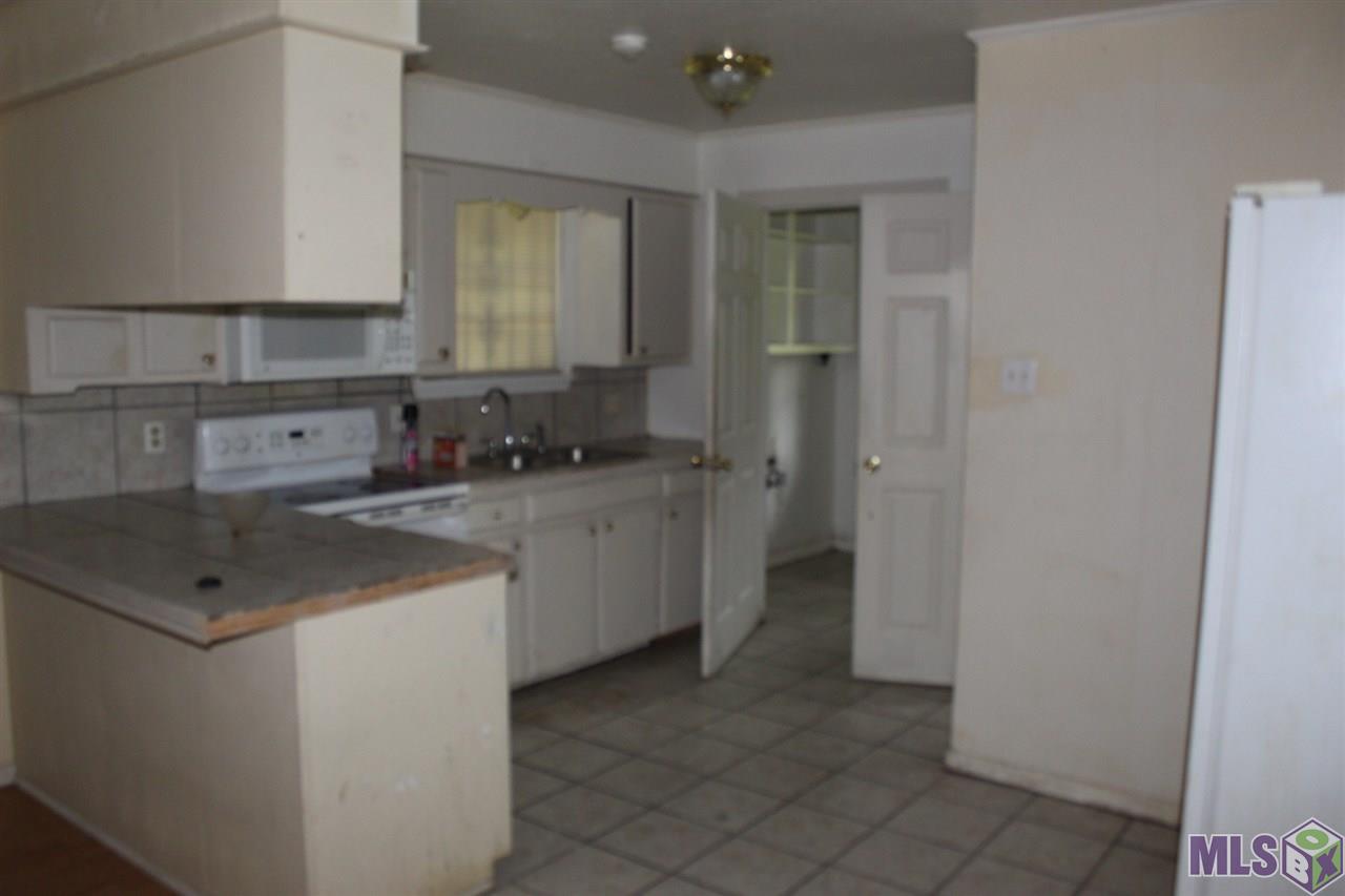 5359 Brownfields Drive Baton Rouge, LA 70811 - Photo 3 of 16 Kitchen