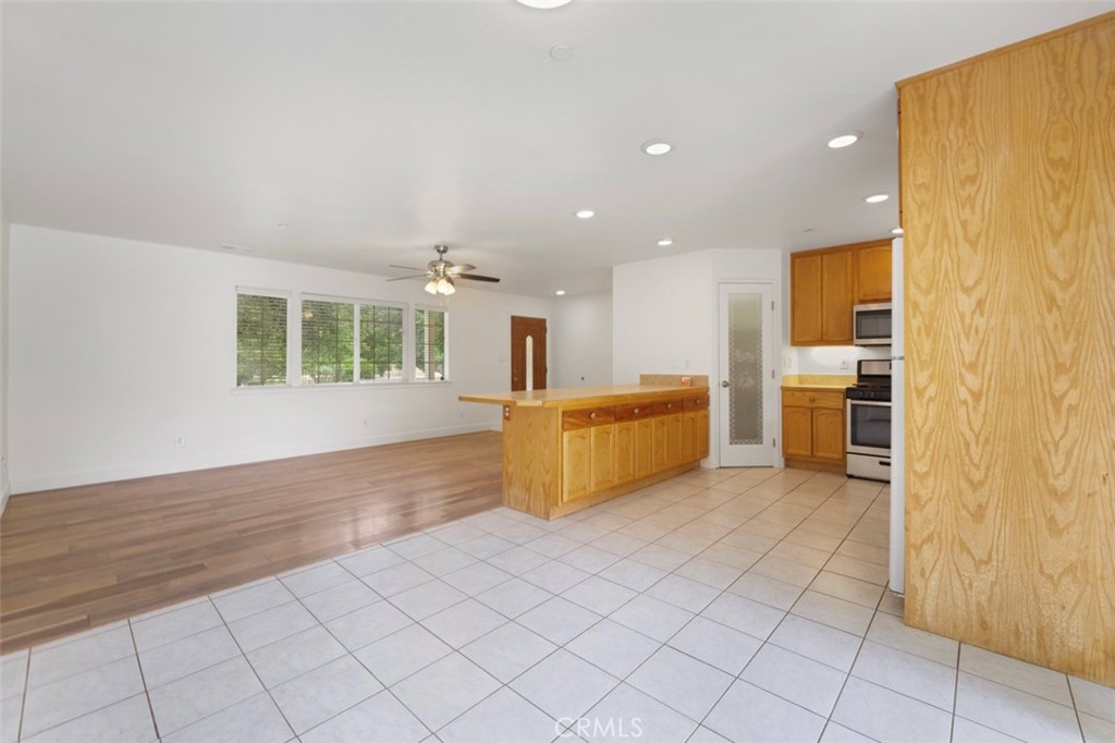 2540 Campo Road Atascadero, CA 93422 - Photo 48 of 75 Guest House: Living Area