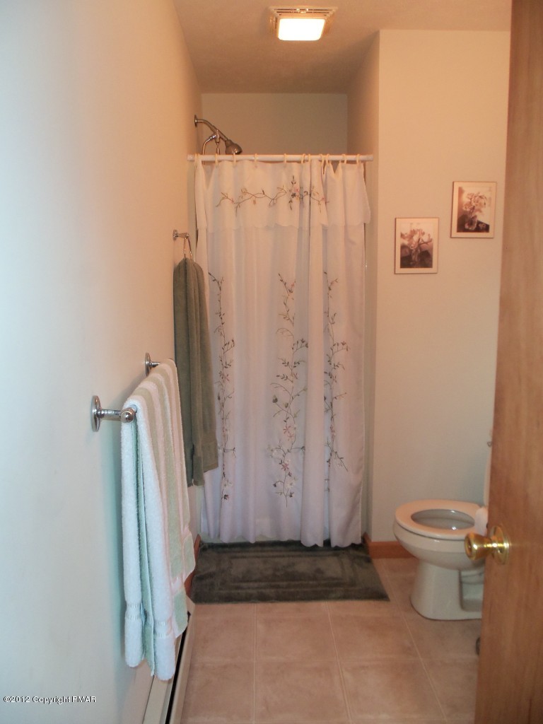 116 Granite Road Long Pond, PA 18334 - Photo 7 of 28 a bathroom with a shower curtain
