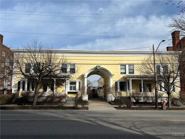 $89,000 | 19 Genesee Court, Unit 19, Utica, NY 13502