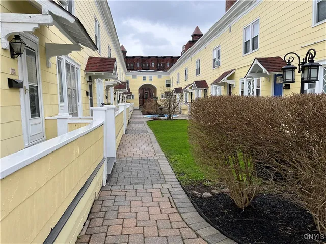 $89,000 | 19 Genesee Court, Unit 19, Utica, NY 13502