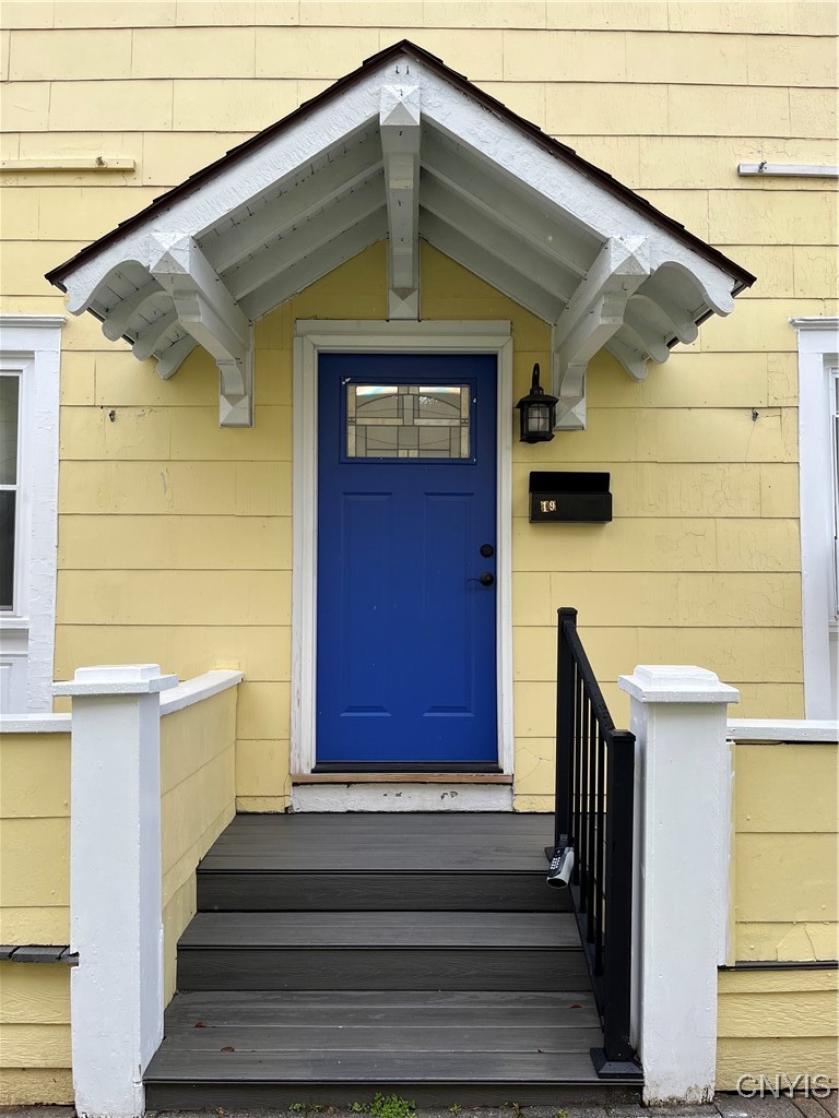 19 Genesee Court, Unit 19 Utica, NY 13502 - Photo 5 of 30 entrance