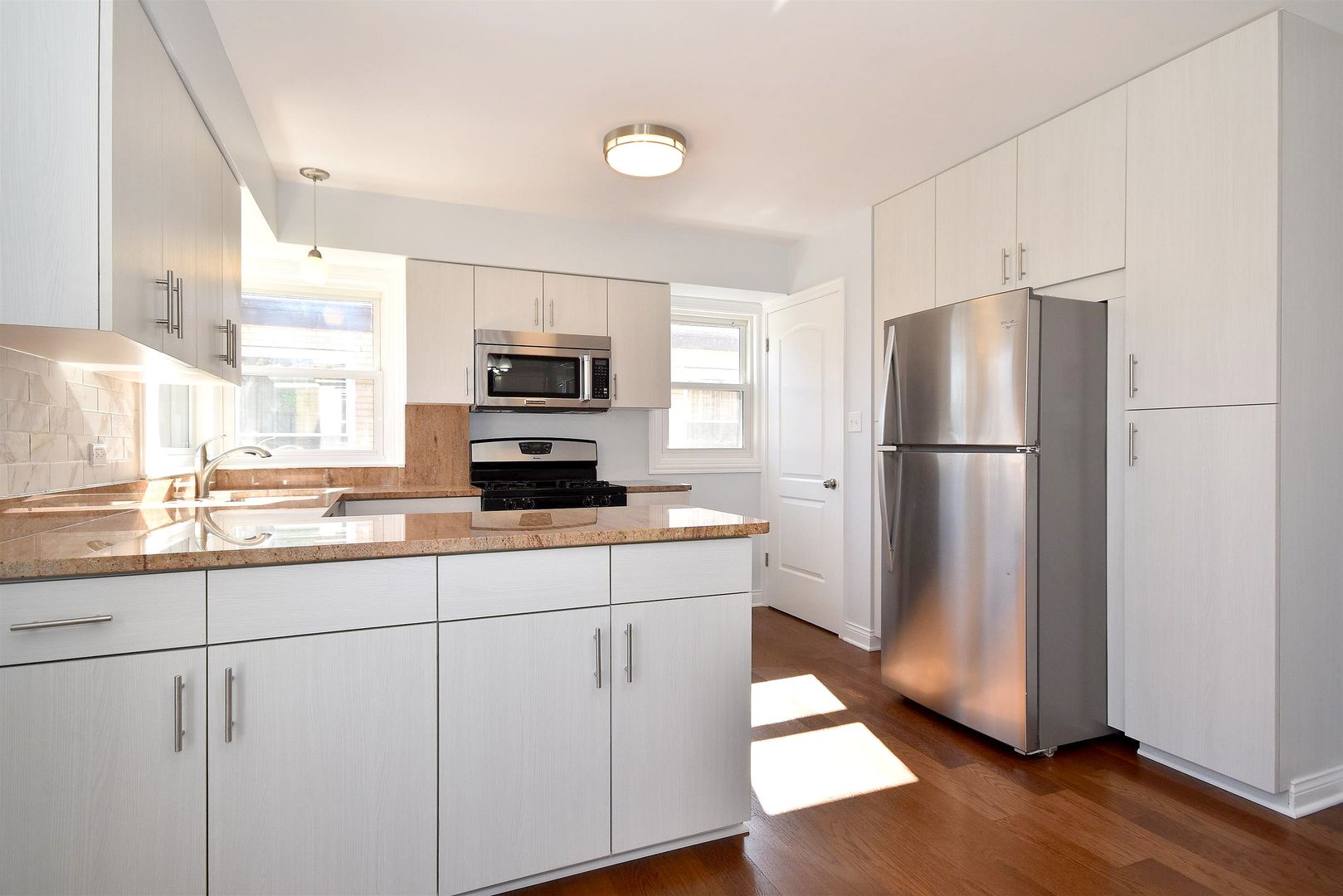 2322 2nd Avenue North Riverside, IL 60546 - Photo 9 of 28 Gallery Image 9