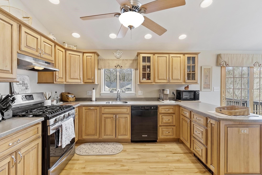 20 Hood Road Tewksbury, MA 01876 - Photo 2 of 22