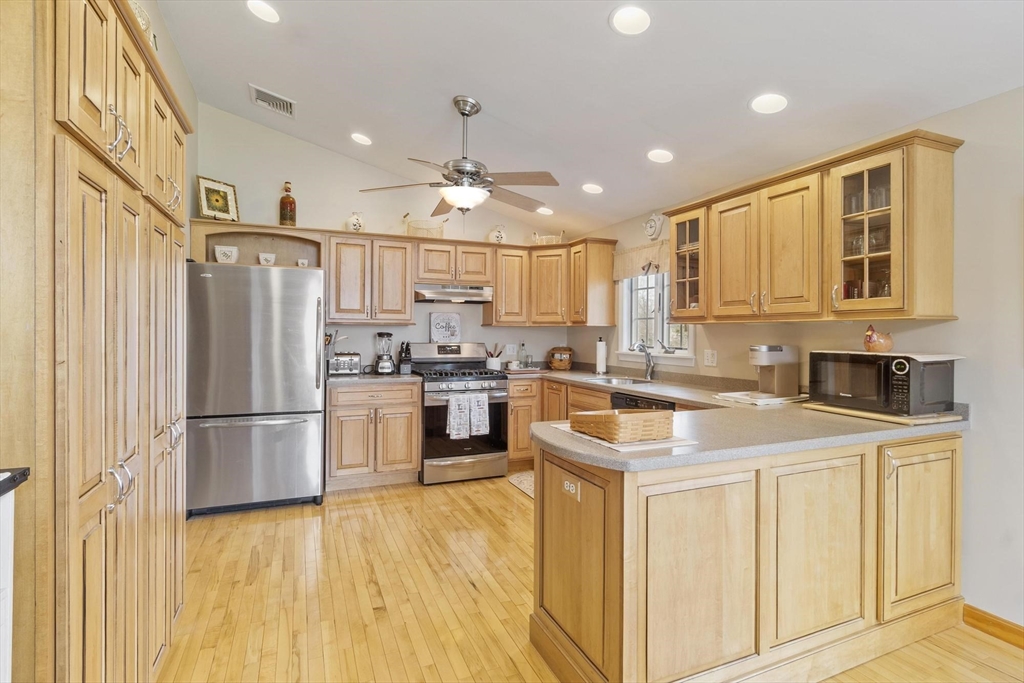 20 Hood Road Tewksbury, MA 01876 - Photo 4 of 22