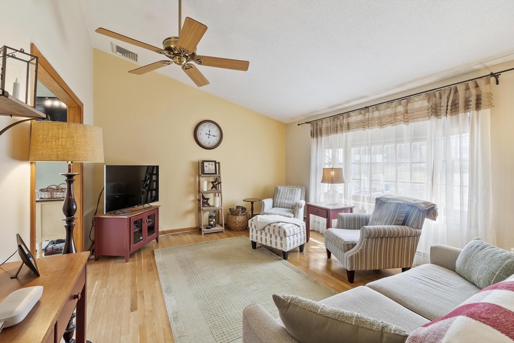 20 Hood Road Tewksbury, MA 01876 - Photo 6 of 22