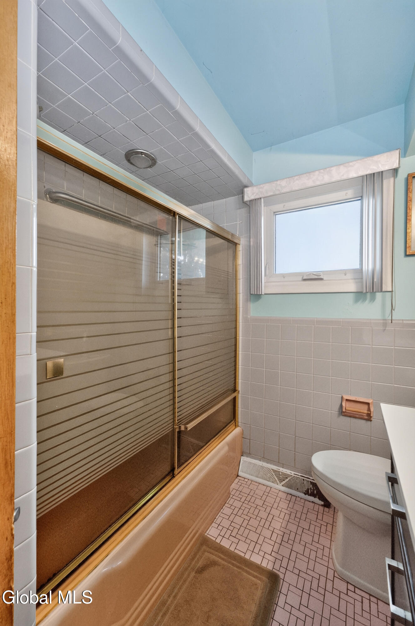 37 Marwill Street Albany, NY 12209 - Photo 24 of 33 6 Bathroom 2