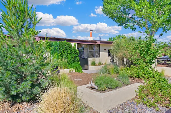 $720,000 | 1722 Callejón Emilia, Santa Fe, NM 87501