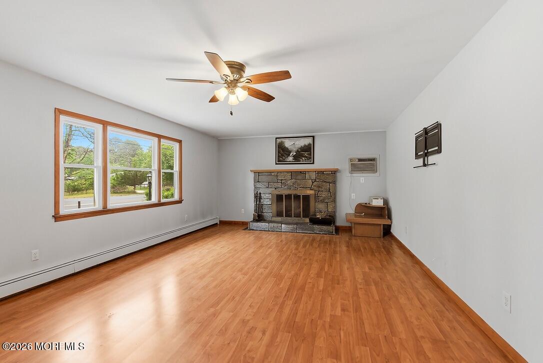 471 Drum Point Road Brick, NJ 08723 - Photo 5 of 25 Living Room