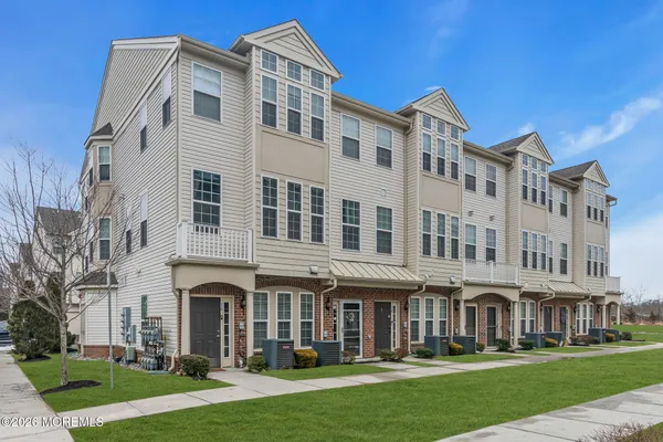$525,000 | 14 Kyle Drive, Tinton Falls, NJ 07712