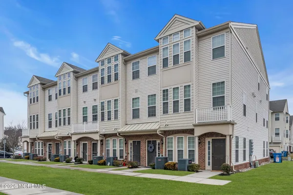 $525,000 | 14 Kyle Drive, Tinton Falls, NJ 07712