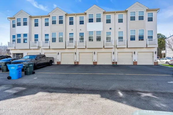 $525,000 | 14 Kyle Drive, Tinton Falls, NJ 07712