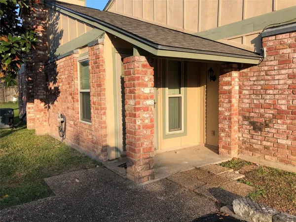 $1,500 | 914 West Meadowmere Lane, Austin, TX 78758