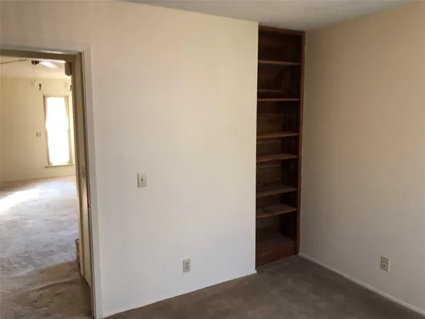 $1,500 | 914 West Meadowmere Lane, Austin, TX 78758