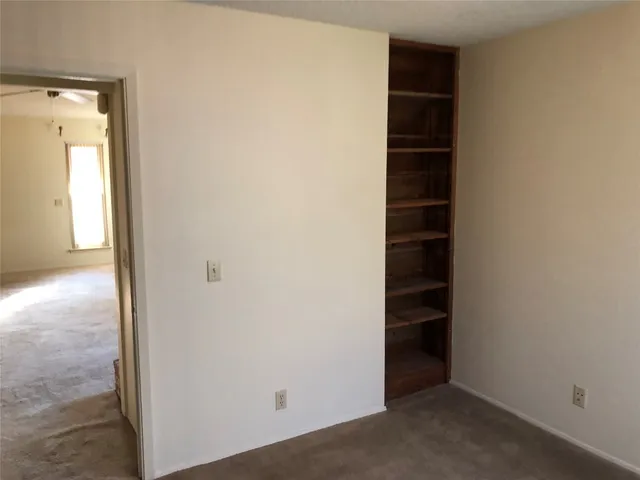 $1,500 | 914 West Meadowmere Lane, Austin, TX 78758