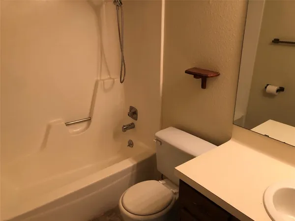 $1,500 | 914 West Meadowmere Lane, Austin, TX 78758