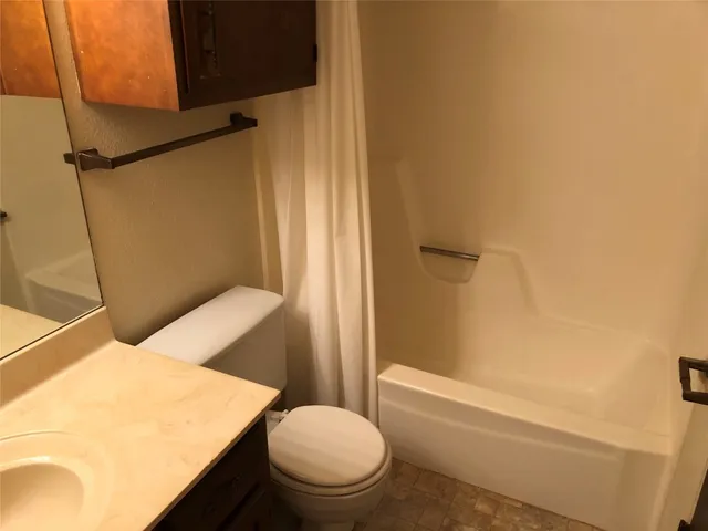 $1,500 | 914 West Meadowmere Lane, Austin, TX 78758