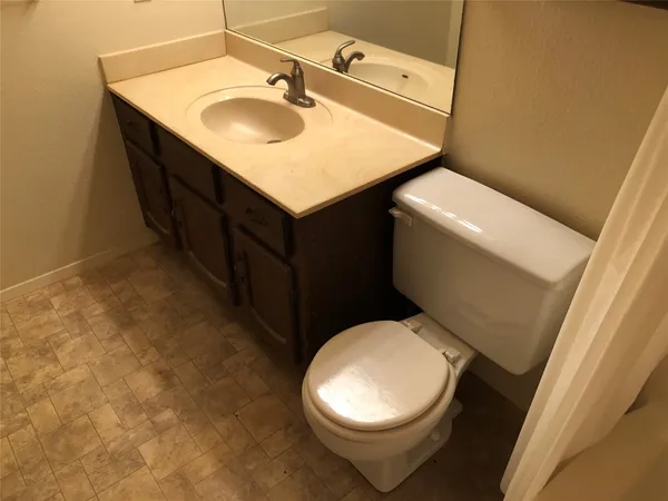 $1,500 | 914 West Meadowmere Lane, Austin, TX 78758