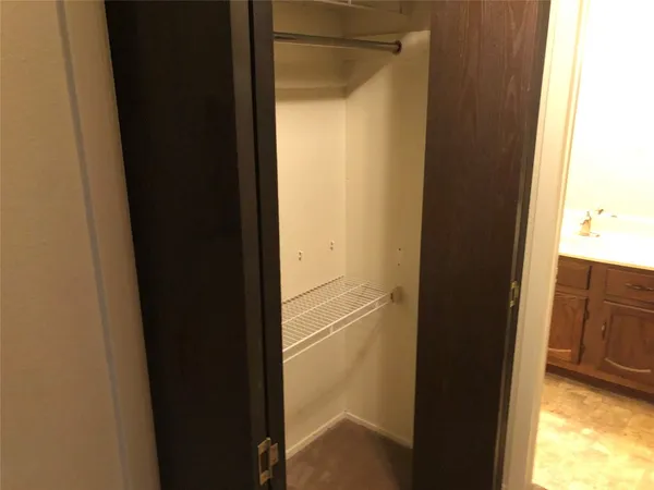 $1,500 | 914 West Meadowmere Lane, Austin, TX 78758