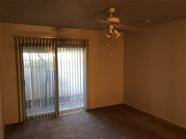 $1,500 | 914 West Meadowmere Lane, Austin, TX 78758