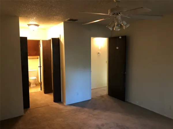 $1,500 | 914 West Meadowmere Lane, Austin, TX 78758