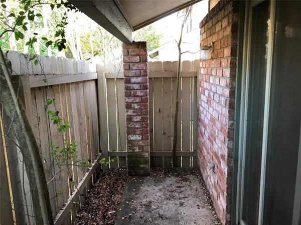 $1,500 | 914 West Meadowmere Lane, Austin, TX 78758