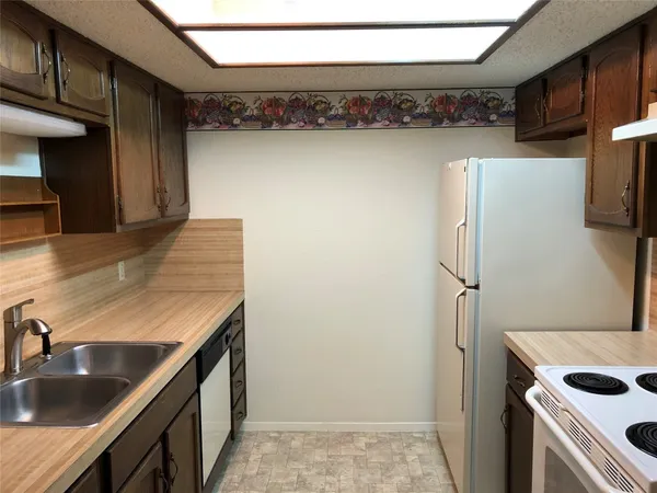 $1,500 | 914 West Meadowmere Lane, Austin, TX 78758