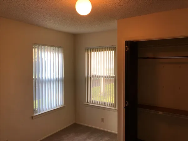 $1,500 | 914 West Meadowmere Lane, Austin, TX 78758