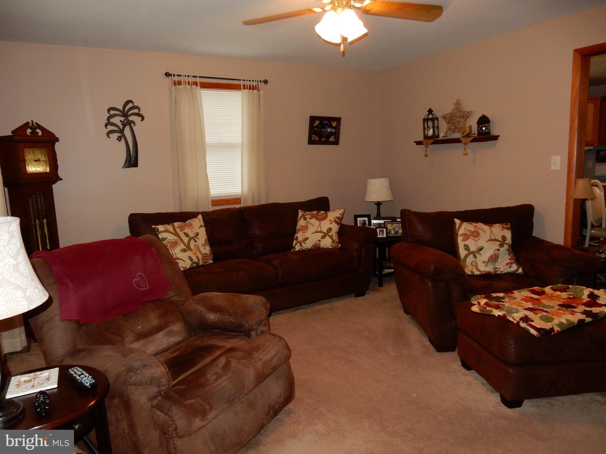607 Patuxent Avenue Rosedale, MD 21237 - Photo 2 of 15 Living Room
