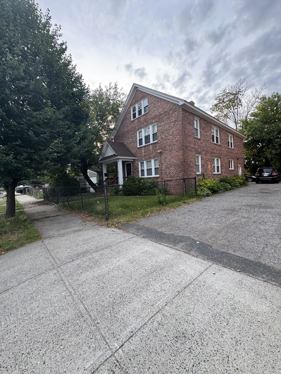 30-32 Colchester Street Springfield, MA 01109 - Photo 2 of 14