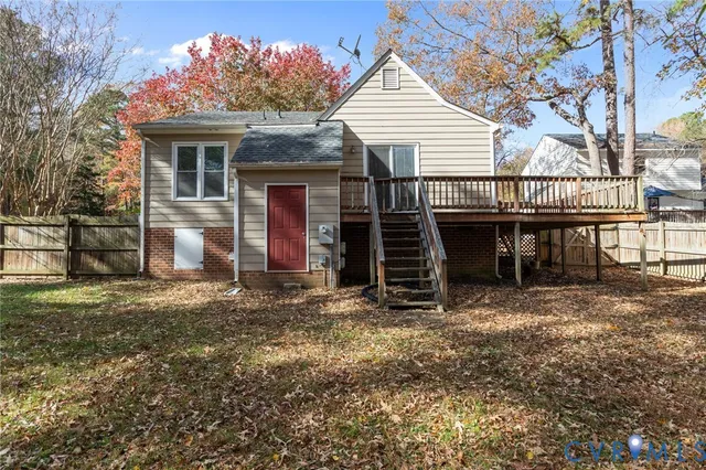a view of house with a outdoor space