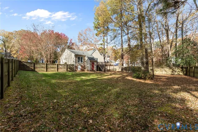a view of yard with tree