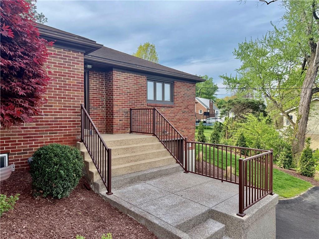 211 Lesnett Road Pittsburgh, PA 15241 - Photo 2 of 37