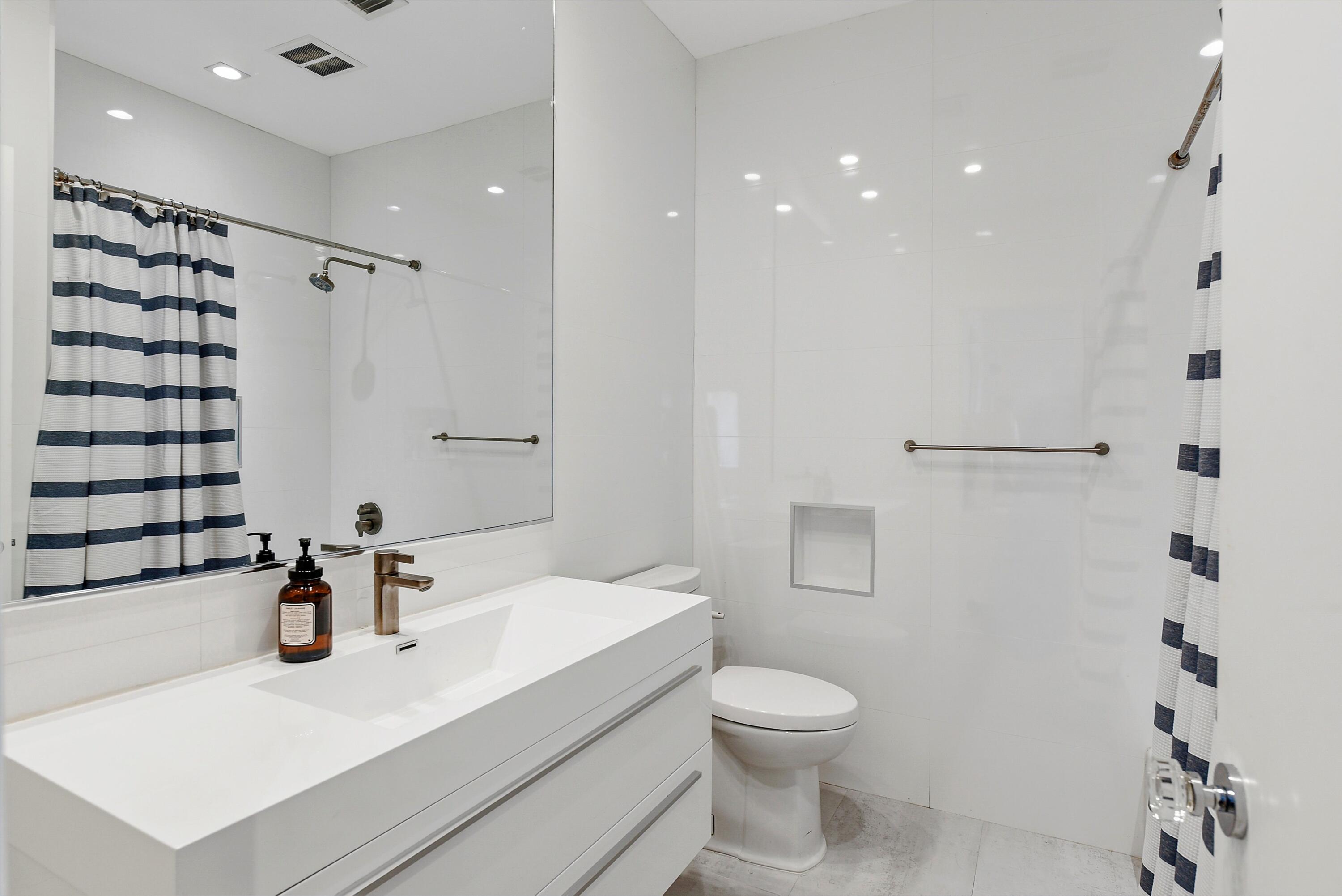 17771 Foxborough Lane Boca Raton, FL 33496 - Photo 26 of 89 en suite bathroom