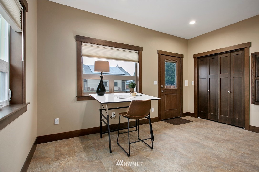 1130 West Axton Road Ferndale, WA 98248 - Photo 15 of 40 a workspace with furniture and window