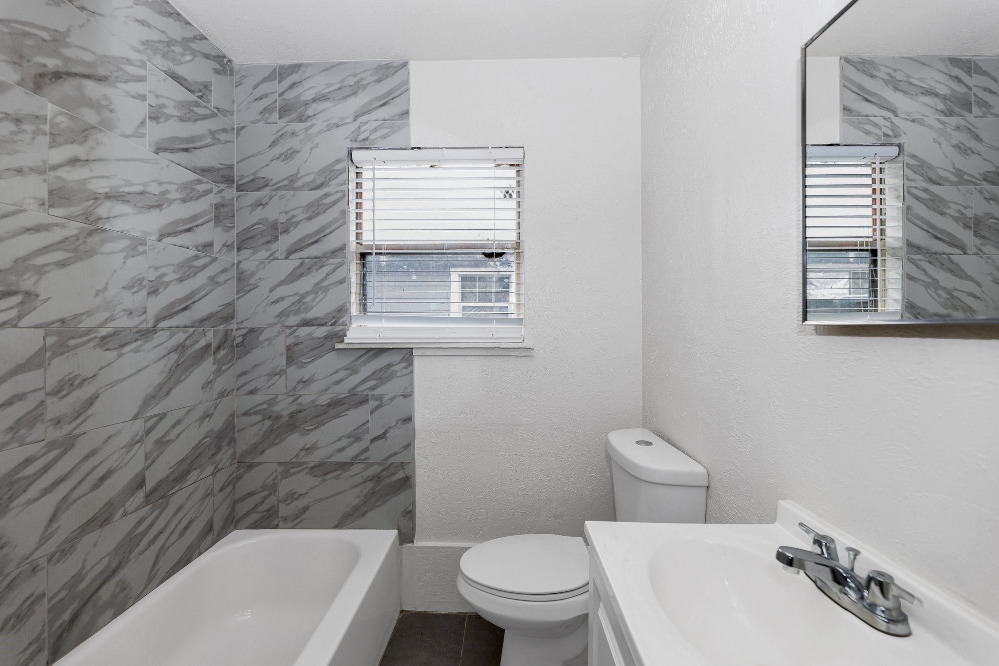 4203 Hirsch Road, Unit 5 Houston, TX 77026 - Photo 6 of 7 a bathroom with a toilet and a sink