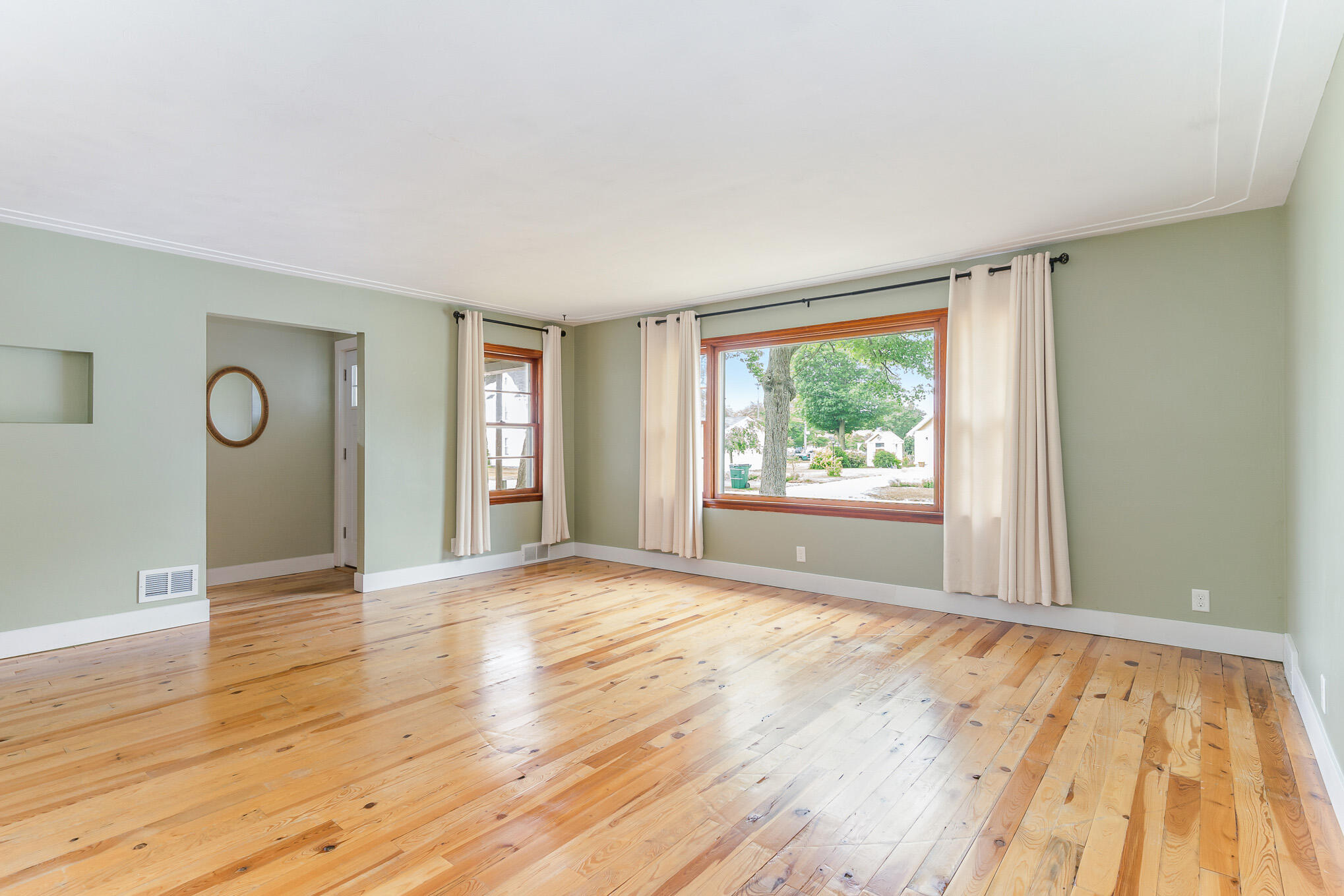 210 Summit Street Spring Lake, MI 49456 - Photo 5 of 28 DSC06512