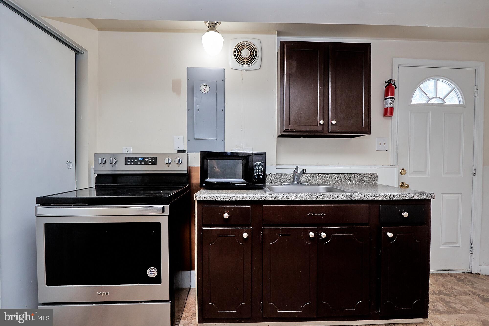 8733 Weems Road Manassas, VA 20110 - Photo 27 of 31 Gallery Image 27