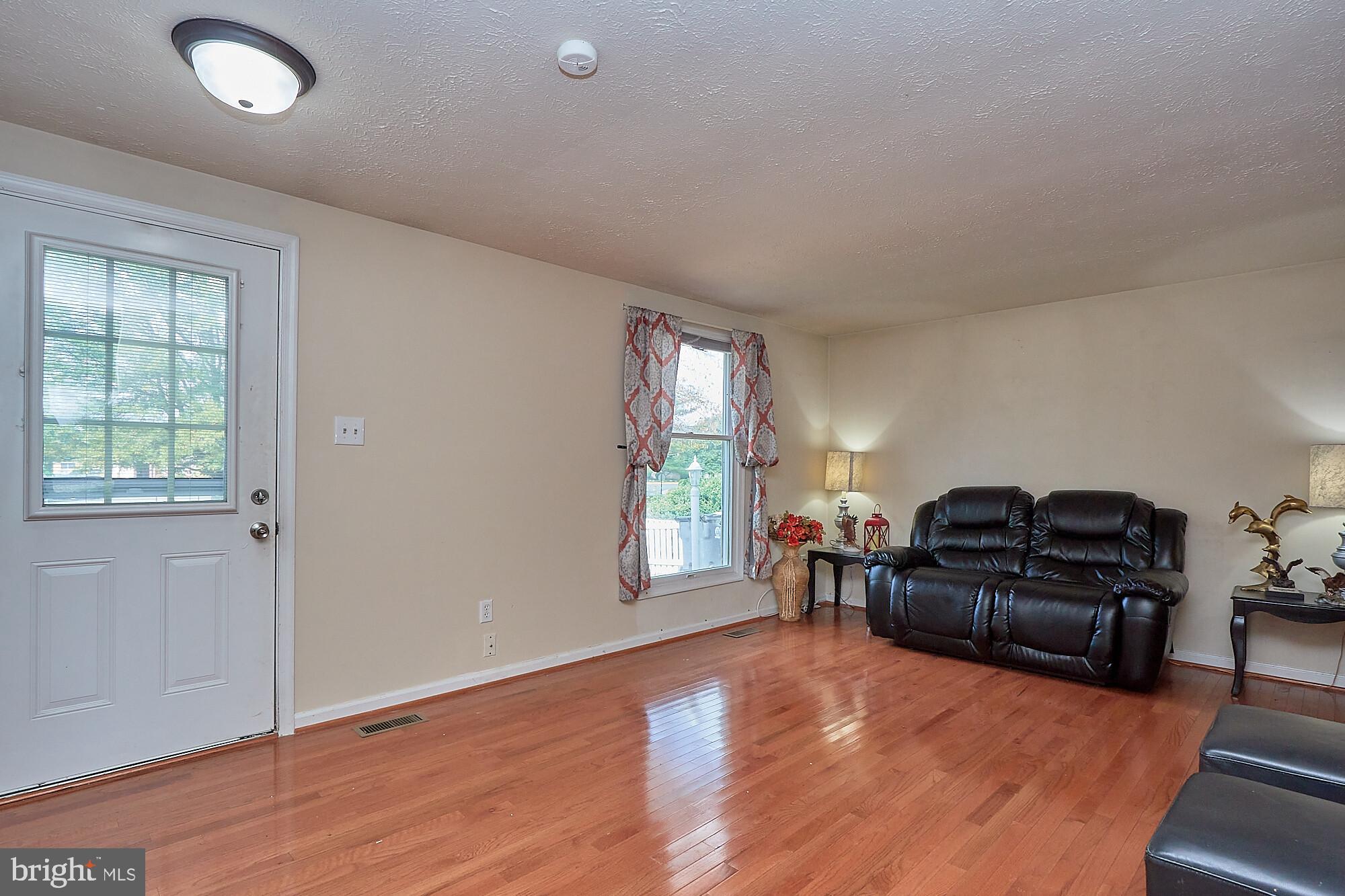 8733 Weems Road Manassas, VA 20110 - Photo 6 of 31 Gallery Image 6