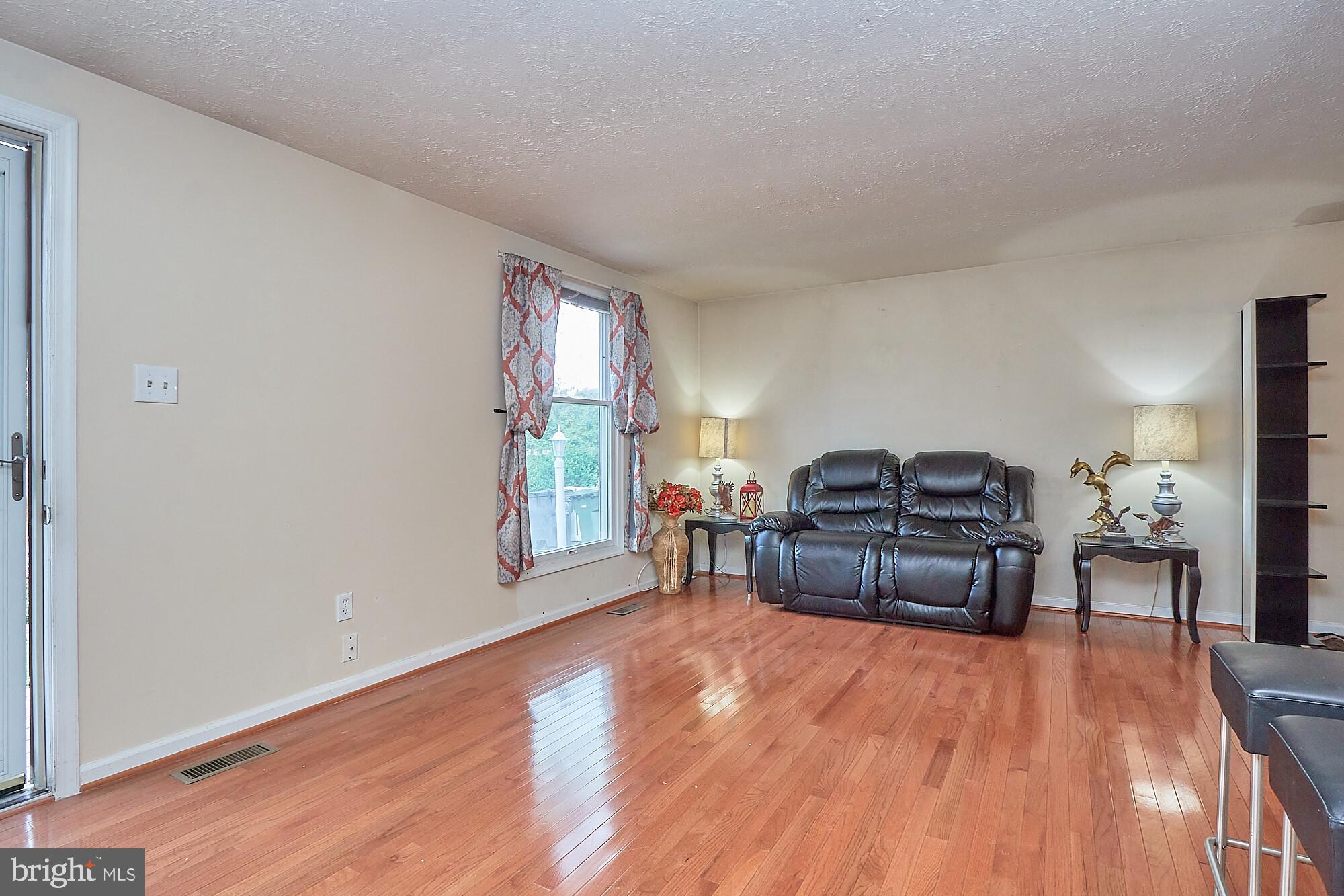 8733 Weems Road Manassas, VA 20110 - Photo 7 of 31 Gallery Image 7