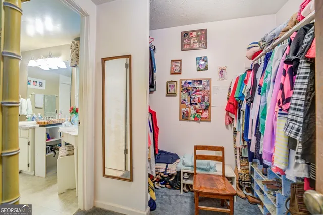 a view of a house with backyard and trees
