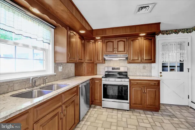 $384,900 | 1647 Oak Street, Lebanon, PA 17042