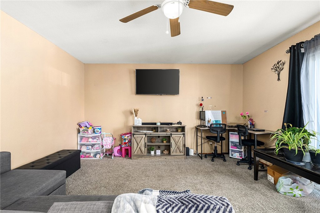 631 North Street Corning, CA 96021 - Photo 20 of 39 a living room with furniture and a flat screen tv