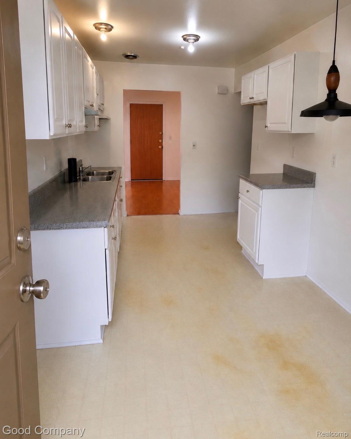 8401 18 18 Mile Road, Unit 238 Sterling Heights, MI 48313 - Photo 2 of 15 IMG_9448.JPEG