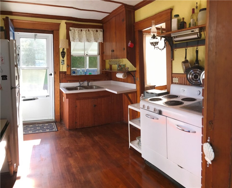 5 Pier Road Portsmouth, RI 02872 - Photo 11 of 33 Gallery Image 11