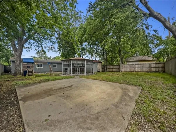 $220,000 | 1310 East Inwood Drive, Arlington, TX 76010