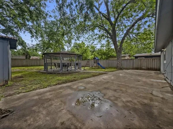 $220,000 | 1310 East Inwood Drive, Arlington, TX 76010