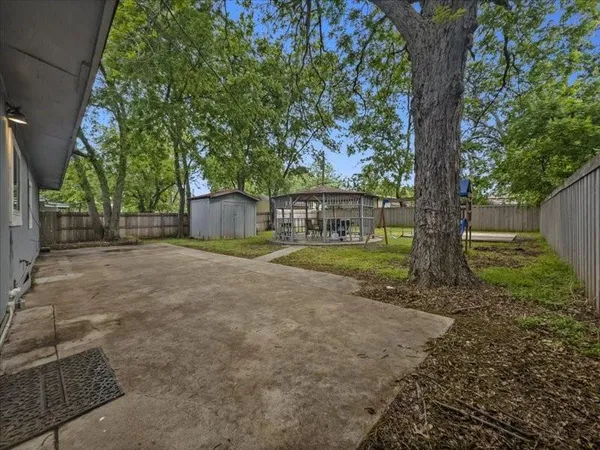 $220,000 | 1310 East Inwood Drive, Arlington, TX 76010