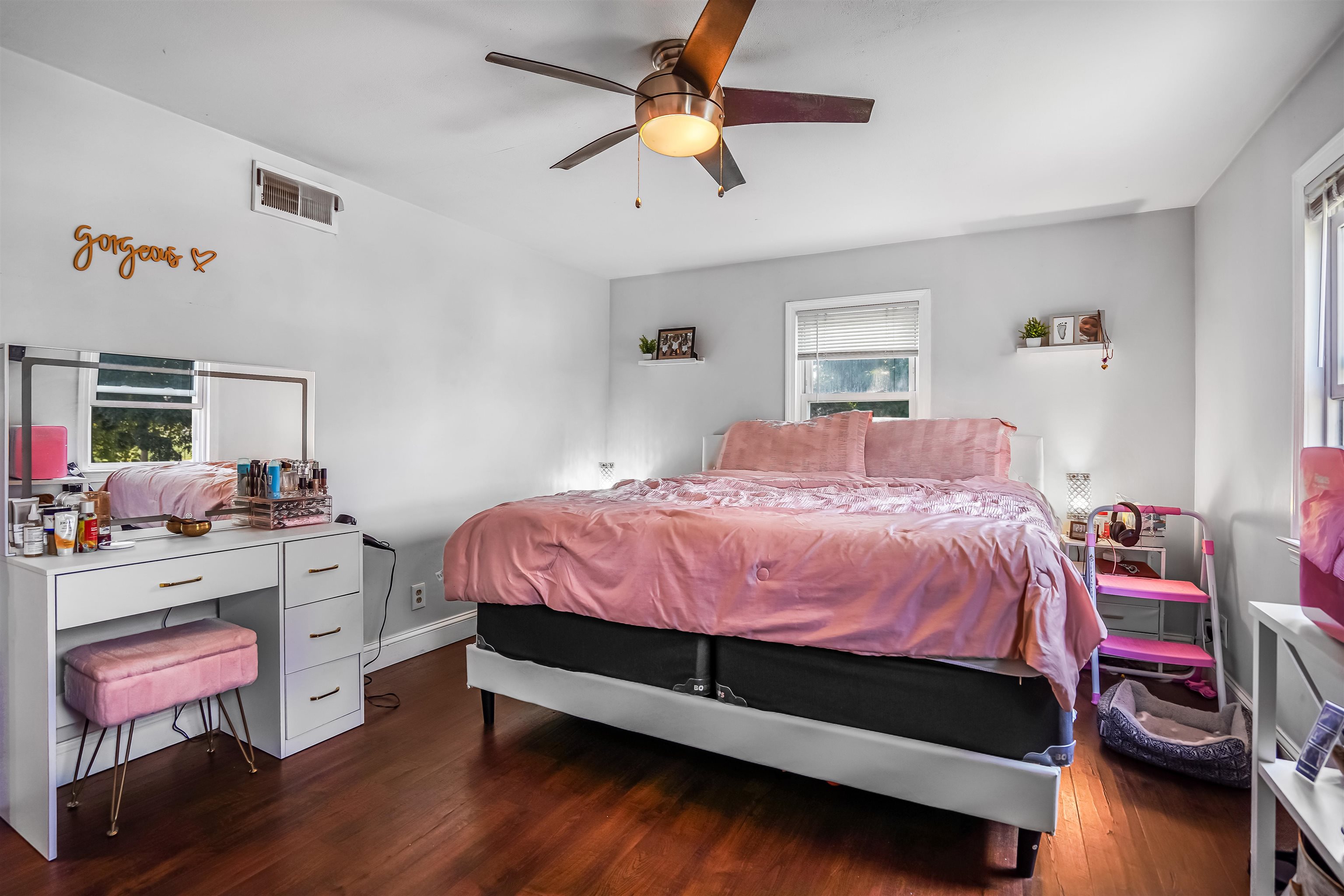 85 Merrow Street Manchester, NH 03104 - Photo 3 of 43